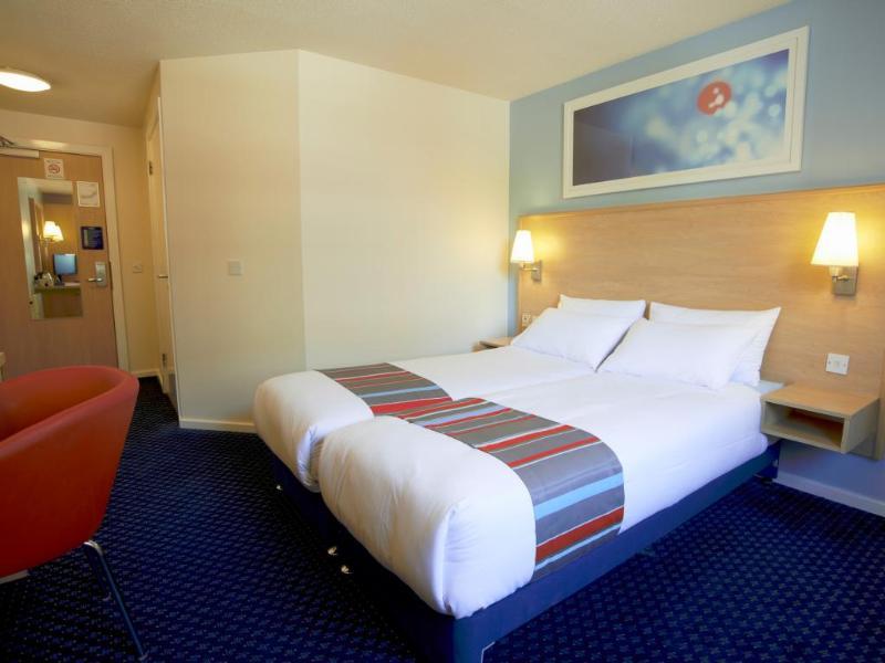 Travelodge Pembroke Dock Esterno foto