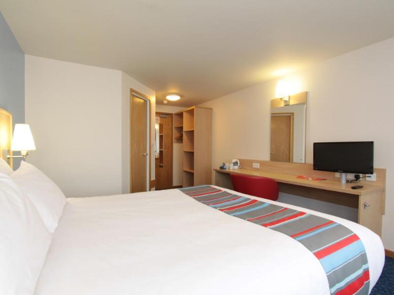 Travelodge Pembroke Dock Esterno foto