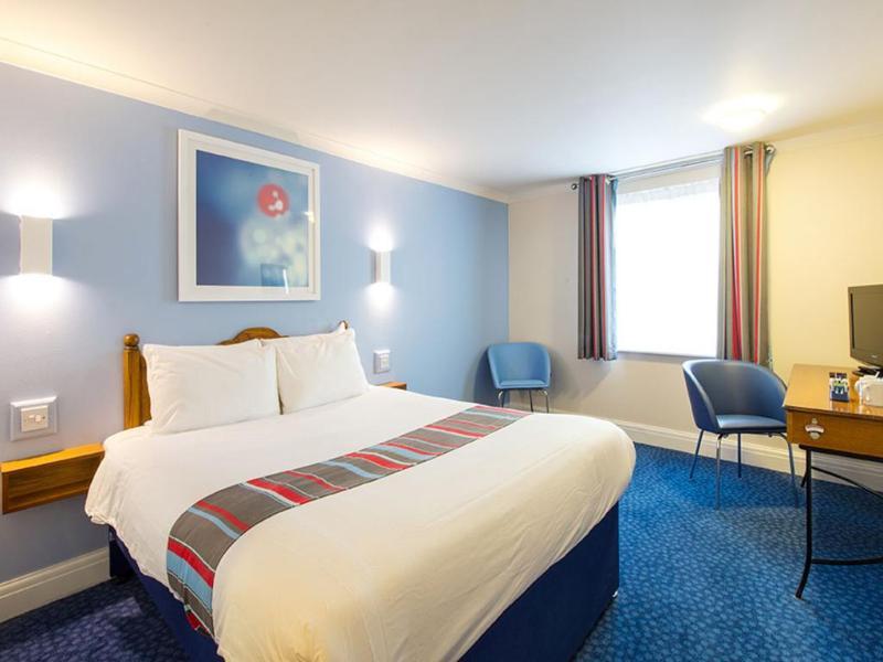 Travelodge Pembroke Dock Esterno foto